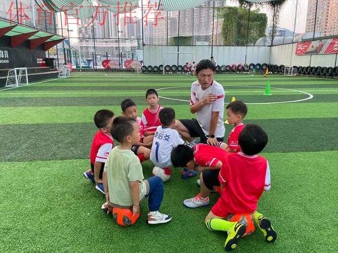 名宿团走进江阴 为孩子们上一堂足球课 名宿团走进江阴 为孩子们上一堂足球课