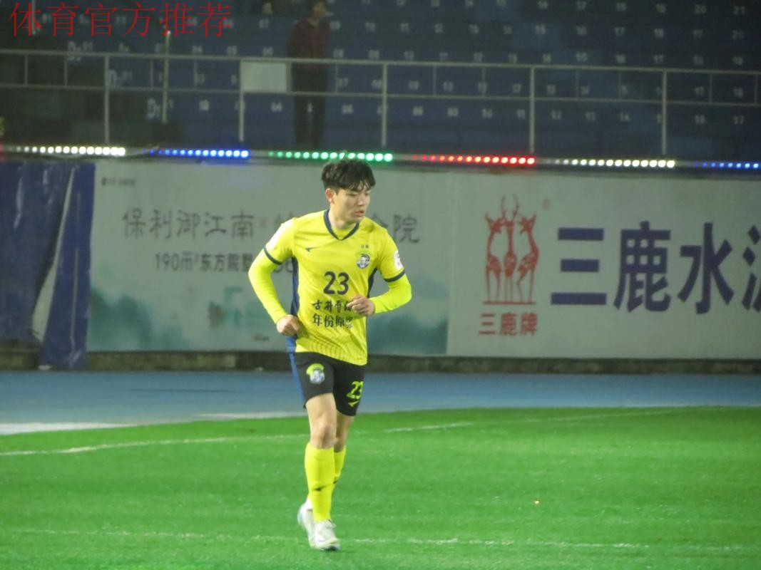 从今天起,中冠联赛有了一支职工足球代表队 从今天起,中冠联赛有了一支职工足球代表队